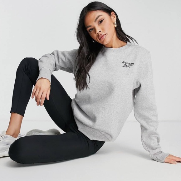 Reebok Tops - Reebok gray relaxed fit crewneck sweatshirt